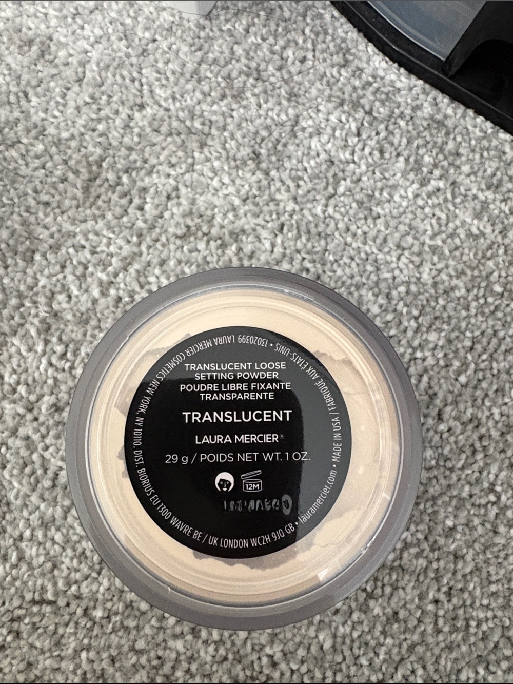 Laura Mercier Translucent Loose Setting Powder - Picture 2 of 3